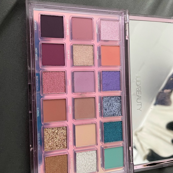 Huda Beauty Mercury Retrograde - Picture 2 of 2